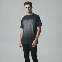 T-shirt Premium 275g en coton 100% à effet dégradé, lavé, avec impression manuelle 'Horse Spray' sur le devant et le dos, en fil double 32 fils, coupe oversize