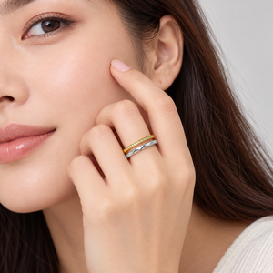 Anillo de acero inoxidable bicolor de doble fila con baño de oro de 14K y circonita - Product Image 4