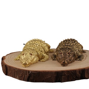 Figurine de crocodile en laiton 20 cm plaquée or, décoration de bureau à domicile en 3D - Product Image 5