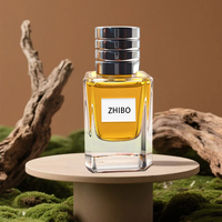 Flacon de parfum en verre transparent carré de luxe rechargeable de 30 ml avec vaporisateur et étiquette personnalisée avec boîte