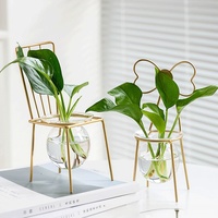 Station de propagation créative pour plantes de bureau, style vases nordiques, cadre en métal doré, vase en verre hydroponique pour la décoration intérieure (vente en gros)