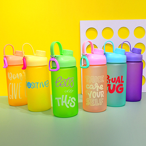 Bouteille d'eau portable de grande capacité en plastique sans BPA pour la gym et le sport avec logo personnalisé de 1,2 L et couleur - Product Image 2