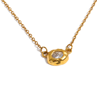 Collier pendentif JINYOU 8363 en zircone cubique, bordure texturée irrégulière effet lave, acier inoxydable plaqué or PVD