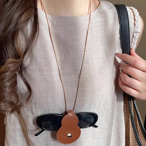Leather gourd-shaped neck <b>clip</b>, summer snap-button glasses <b>clip</b>, travel clothing accessory sunglasses <b>clip</b> - Product Image 4