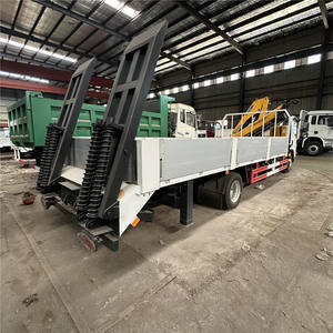 Truk ringan Isuzu 8-ton dengan lengan lipat derek dan tangga di ekor berfokus pada komponen bantalan inti - Product Image 4