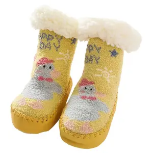 Fabrika tasarım Unisex bebek kış çorap yenidoğan bebekler için ekstra kalın karikatür çorap yumuşak Logo desen özel revizyon