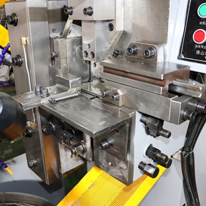 Máquina Industrial Pequeña para Fabricar Pernos en U con Motor, Rodamiento y Caja de Cambios |   380V |   Garantía de 1 año |   Diseño Preciso y Duradero - Product Image 4