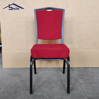 Chaise de banquet en fer durable avec trou pour poignée, design moderne, empilable, dossier solide pour hôtel, location événementielle