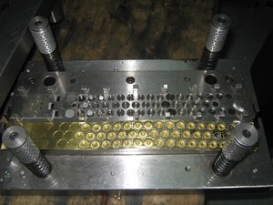 Matriz de Estampación de Metal de Calidad Excelente para Remaches, Ojales y Broches a Presión - Product Image 6