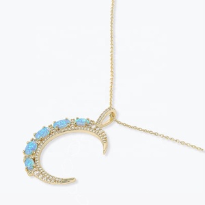 Collar con colgante de luna de piedra de ópalo azul chapado en oro Gemnel para mujer - Product Image 6