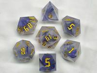 Ensemble de dés polyédriques en résine rose avec incrustations de fruit du dragon et de tranches d'orange, dés RPG à bords vifs pour jeux de table