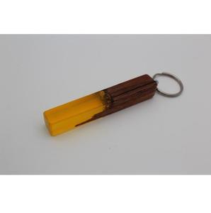 Llaveros Hechos a Mano de Resina y Madera, Diseño Único de Madera Natural y Resina, Perfectos para Uso Personal y Regalos - Product Image 1