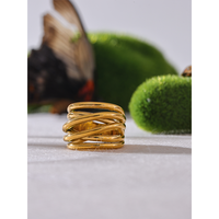 JINYOU 3340 Edelstahl 18K PVD-beschichteter Metallring mit geometrischem Design, breiter goldener Ring, trendiger goldfarbener Statement-Schmuck