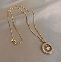 Élégant accessoire de luxe d'hiver Pendentif étoile octagramme étincelant à la mode pour femmes Collier Chaîne à maillons Longue superposition Bijoux en alliage