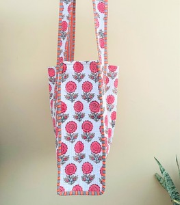 Bolso Tote de Hombro Acolchado de Algodón Blanco para Primavera, Ecológico, Hecho a Mano, con Cierre de Cremallera y Patrón Estampado - Product Image 3