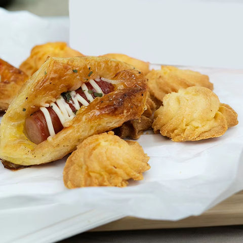 Eco-Friendly Custom Size Color FDA Compliant Parchment Sheets Non-Toxic Greaseproof Baking Paper Compostable Food Wrapping Paper