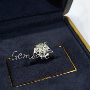 แหวนทอง18K สำหรับผู้หญิงเทรนด์แฟชั่น2025มีดีไซน์แบบสี่ง่ามพร้อมเพชรที่ปลูกในห้องทดลอง - Product Image 2