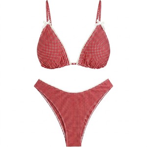 Conjunto de bikini de 2 piezas a cuadros rojos para mujer, top triangular con cuello pronunciado, braga brasileña, ribete en contraste, encaje y elástico, traje de baño. - Product Image 1