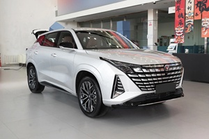 รถยนต์พลังงานใหม่สมรรถนะสูง Changan UNI-Z PHEV SUV 5 ประตู 5 ที่นั่ง ระยะทางวิ่ง 1200 กม. รถยนต์ไฮบริดสำหรับขาย - Product Image 4