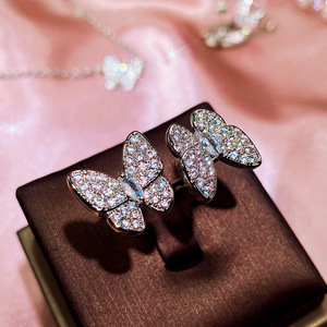 Set di Tre Accessori a Forma di Farfalla per Donne, Moda Semplice per Uso Quotidiano, Set Coordinato - Product Image 3