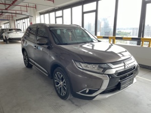 Mitsubishi Outlander de <span class=keywords><strong>7</strong></span> <span class=keywords><strong>Plazas</strong></span>, Modelo 2018, 2.4L, 4WD, Versión de Lujo, Auto Usado, Más Económico - Product Image 3