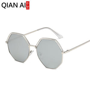 Gafas de Sol Qian Ai para Mujer, Montura Octogonal, Protección UV400, Tipo 3 Lentes, Material AC, Color Blanco Transparente Mercurio - Product Image 3