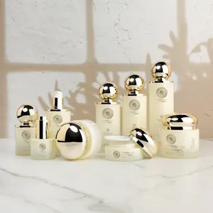 Matti erte Hautpflege Verpackung Luxus Kosmetik flasche Set Gold kappe Glas Toner Flasche Gesichts pflege Creme Glas benutzer definierte Logo Lotion Flasche