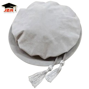 Jubah Wisuda Sarjana dan Doktor yang Dapat Disesuaikan untuk Penggunaan Sekolah, Dibuat Sesuai Pesanan dengan Tudung Beludru, Tali Emas, dan <span class=keywords><strong>Tudor</strong></span> Bonnet - Product Image 2