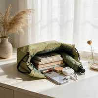Leichte Damen-Sporttasche mit Anpassbarem Logo, Große Wasserdichte Gesteppte Nylon-Umhängetasche, Weekender Halbmond-Tasche