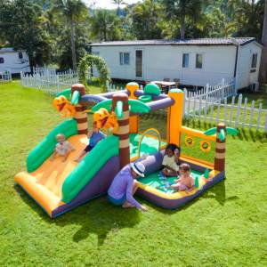 Casa Inflable con Tobogán para Niños Más Vendida - una Pequeña Instalación Recreativa Interior con Trampolín - Product Image 1