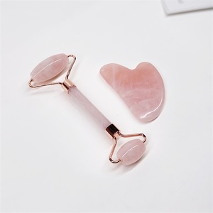 Rodillo Facial de Cuarzo Rosa, Herramienta de Cristal Rosa para Lifting Facial, Set de Rodillo de Jade y Guasha - Product Image 3