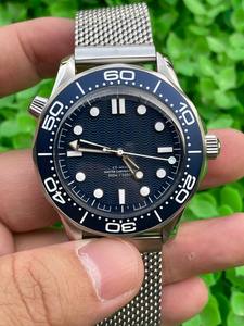 Relojes de Lujo para Hombre, Reloj Mecánico de Buceo de 300 m con Movimiento 8806, Caja de Titanio 007, Precio de Fábrica al por Mayor - Product Image 4