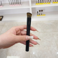 Pinceaux de maquillage cosmétiques de luxe à manche en bois de santal et poils synthétiques doux pour fond de teint liquide