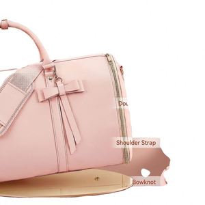 กระเป๋าเดินทางแบบพับได้ BSCI factory Convertible Suit Travel Bag สำหรับผู้หญิง พร้อมช่องใส่ของใช้ในห้องน้ำ สายสะพายไหล่ และช่องใส่รองเท้า - Product Image 4