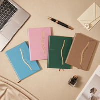 Carnet d'affaires à couverture rigide avec bande métallique ondulée multicolore en option, personnalisable avec logo d'entreprise, idéal comme cadeau d'affaires