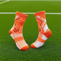 Chaussettes de football personnalisables Chaussettes de football d'équipe Chaussettes d'automne tricotées et antidérapantes de style athlète avec logo personnalisé sur la manchette