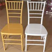 Chaises Chiavari en résine plastique blanches modernes et abordables pour la location d'événements, mariages, banquets et restaurants