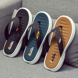 Sandales de plage en PVC pour hommes, tongs d'été, pantoufles décontractées bicolores à semelle souple résistantes à l'usure pour la maison – Vente en gros - Product Image 2