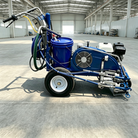 Machine d'application de peinture routière par extrusion avec une largeur maximale de 20 cm pour routes larges et autoroutes
