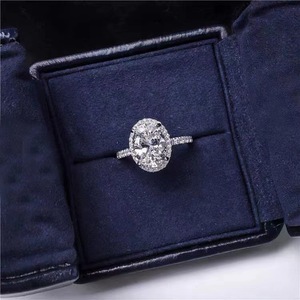 Bague de fiançailles en argent sterling S925 avec diamant à haute teneur en carbone, simulation de diamant moissanite, diamant surdimensionné de 4 carats - Product Image 1