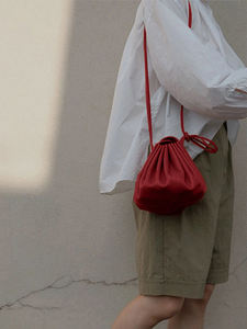 กระเป๋าคาดลำตัวแบบพรีเมี่ยมสีแดงของผู้หญิงกระเป๋าแต่งงานแนววินเทจดีไซน์แบบกำหนดเอง - Product Image 4