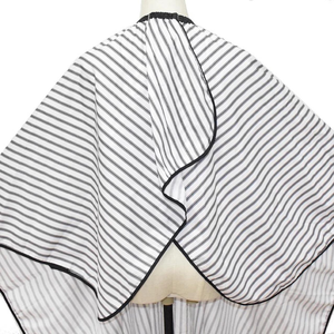 Cape de Salon Personnalisable Entièrement Noire de Haute Qualité et Confortable, Tablier de Coiffure Imperméable en Polyester avec Boutons-Pression en Silicone pour le Cou, pour Barbiers - Product Image 6