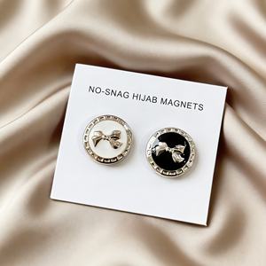 Magnets pour hijab, boucles pour foulards en soie, noir et blanc, Moyen-Orient, transfrontalier, pour femmes, fixation antidérapante, décontracté, quatre saisons, mode - Product Image 3