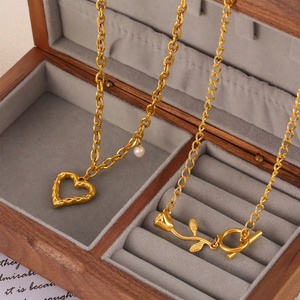 Collana con Ciondolo a Cuore per San Valentino in Acciaio Inossidabile Placcato Oro 18K PVD Come <span class=keywords><strong>Regalo</strong></span> per <span class=keywords><strong>Fidanzata</strong></span> Moglie Gioielli per <span class=keywords><strong>Anniversario</strong></span> - Product Image 1