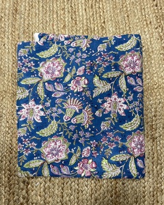 Tela india artesanal de algodón suave con estampado floral moderno de Jaipur, ligera, tejida, para bolsos, cortinas y vestidos. - Product Image 4