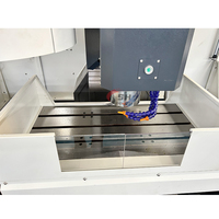 Ventes directes d'usine Fraiseuse CNC verticale de haute précision XH7132 Broche unique à quatre axes à trois axes BT40