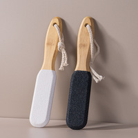 Ensemble populaire de râpe à pieds, lime à pieds et éliminateur de callosités, éliminateur de callosités pour les pieds avec manche en bois, lime à pieds, pédicure pour les pieds
