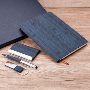 Ensemble cadeau de carnet à couverture rigide promotionnel pour entreprises haut de gamme avec 100 feuilles, porte-cartes, porte-clés, boîte cadeau pour événement du Nouvel An - Product Image 1