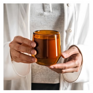 Bicchiere in Vetro Borosilicato Resistente al Calore con Beccuccio Antigoccia, Motivo Natalizio, Doppia Parete, Fatto a Mano per Uso Domestico e Caffetterie - Product Image 4