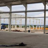 Entrepôt préfabriqué en structure métallique, bâtiment de stockage métallique, atelier industriel, hangar à grande portée, centre logistique